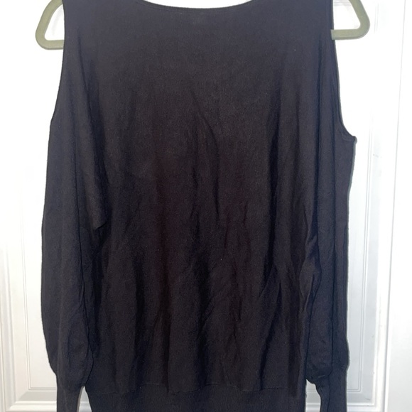 Thalia Sodi NWT cold shoulder sweater with bling Medium sequins oversized - Picture 10 of 15